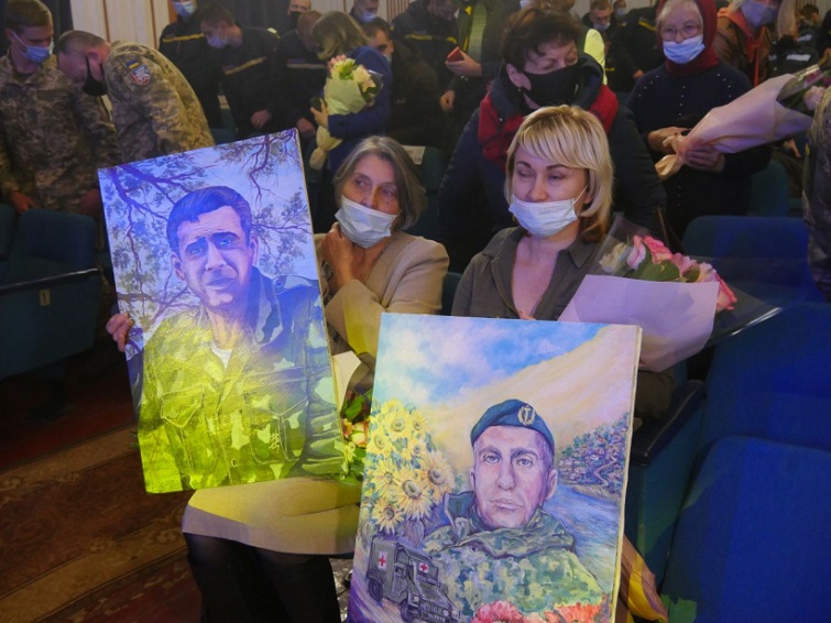 photo5422584477252695676 820x360