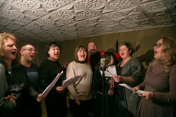 V Kramatorske chleny zhjuri konkursa Jaskravі dіti Ukraїni zapisali muzykalnyj podarok 8