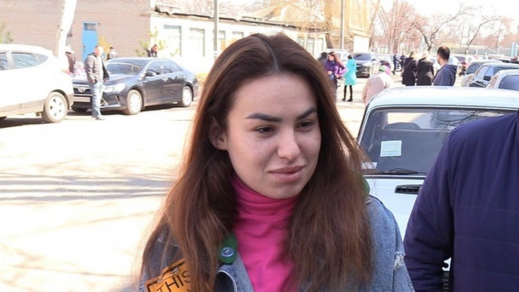 Narodnyj deputat Maksim Efimov progolosoval vmeste s docherju 221