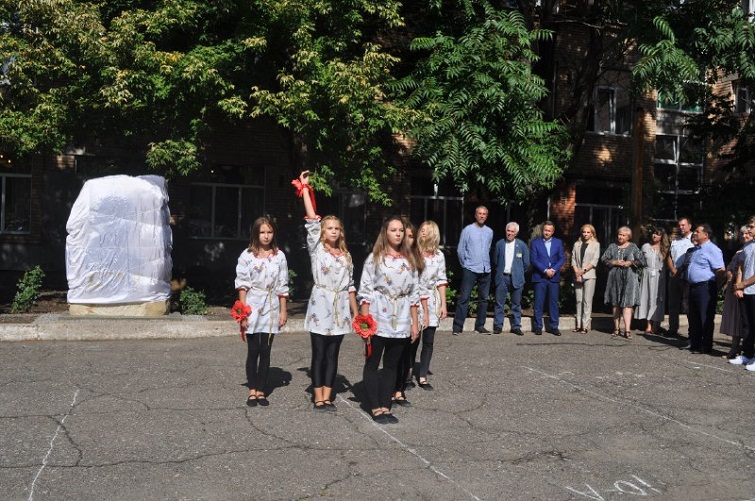 4e4aff7a 9a8a 4496 9857 dab402e3a3be