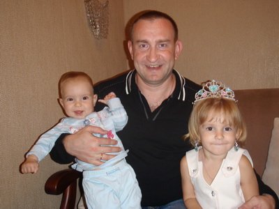 Папа Саша, Рома - сыночек и Оливия - дочка!
